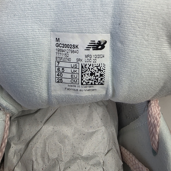 New Balance 2002R sneakers in the 'Pink Sand' or 'Quartz Pink' 7y/8.5w - Picture 6 of 8